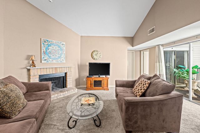 9809 Richmond Avenue E8, Houston, TX 77042