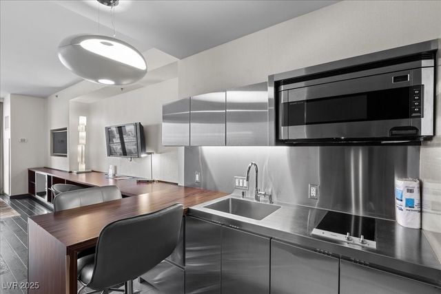 4381 West FLAMINGO Road 16310, Las Vegas, NV 89103