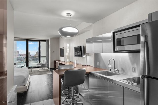 4381 West FLAMINGO Road 16310, Las Vegas, NV 89103