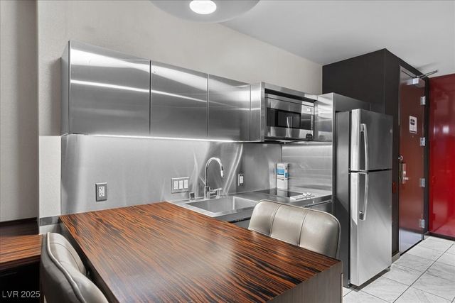 4381 West FLAMINGO Road 16310, Las Vegas, NV 89103