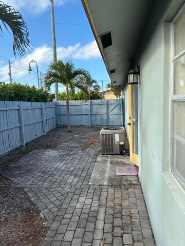 233 W Pine Terrace A, West Palm Beach, FL 33405