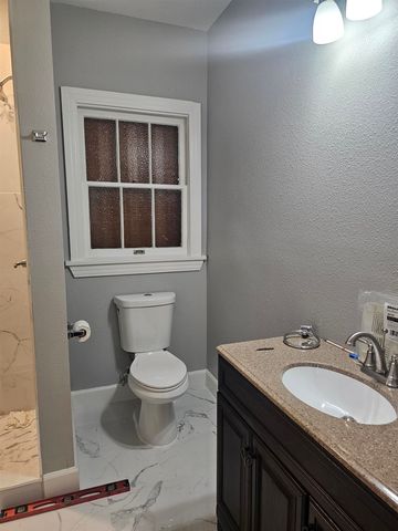 959 N Marshall St, Henderson, TX 75652