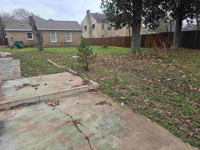 959 N Marshall St, Henderson, TX 75652