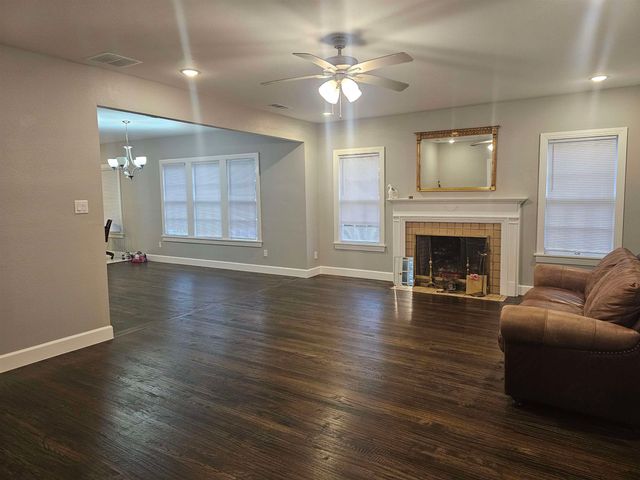 959 N Marshall St, Henderson, TX 75652