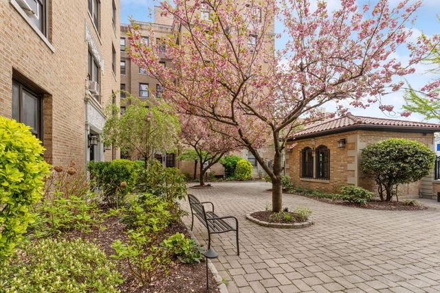 14809 Northern Blvd Apt 2J, New York City, NY 11354