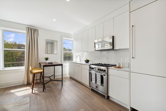 14809 Northern Blvd Apt 2J, New York City, NY 11354