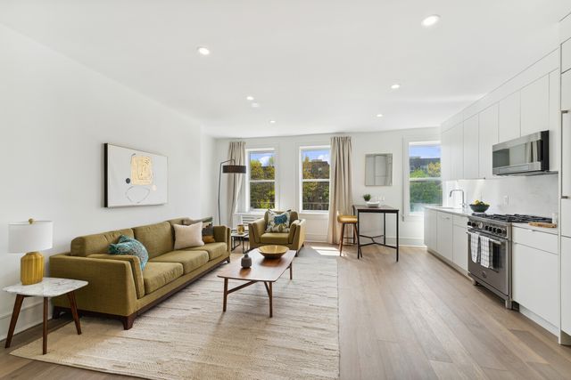 14809 Northern Blvd Apt 2J, New York City, NY 11354