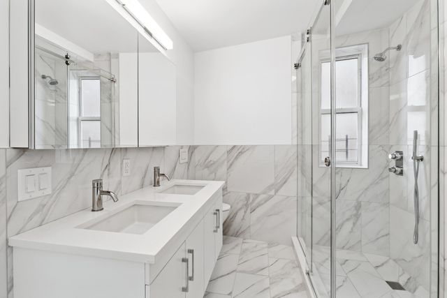 14809 Northern Blvd Apt 2J, New York City, NY 11354