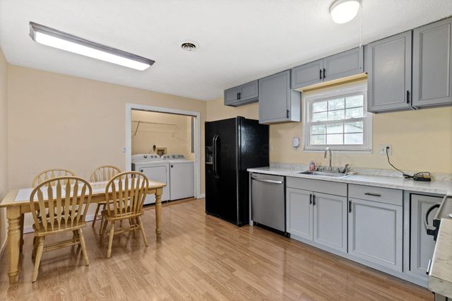 2976 Pleasant Drive NE, Lancaster, OH 43130