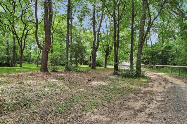 33207 Walnut Grove Drive, Magnolia, TX 77355