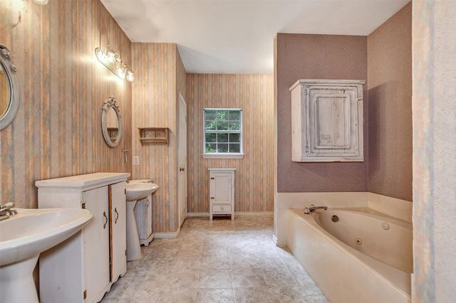 33207 Walnut Grove Drive, Magnolia, TX 77355