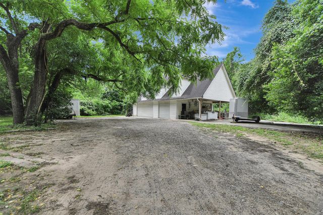 33207 Walnut Grove Drive, Magnolia, TX 77355