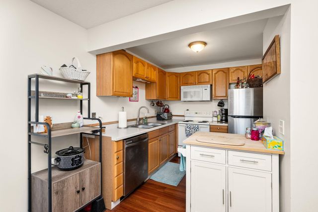 1490 Woodview Avenue E, Eagan, MN 55122