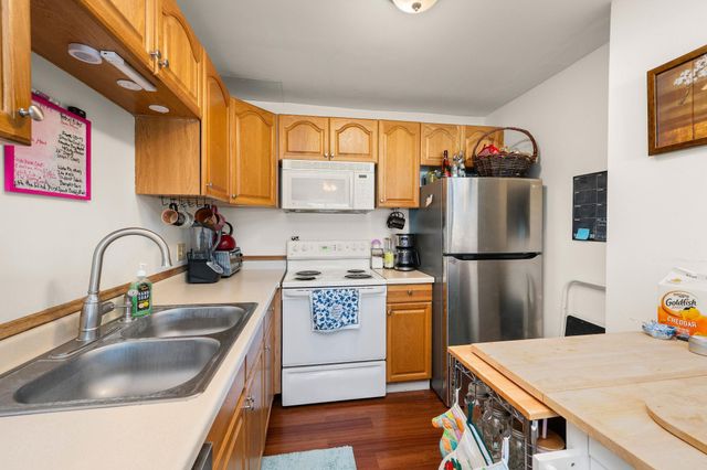 1490 Woodview Avenue E, Eagan, MN 55122