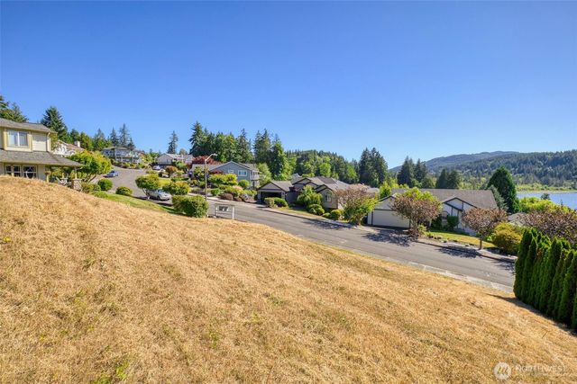 6044 Sandpiper Court, Bremerton, WA 98312