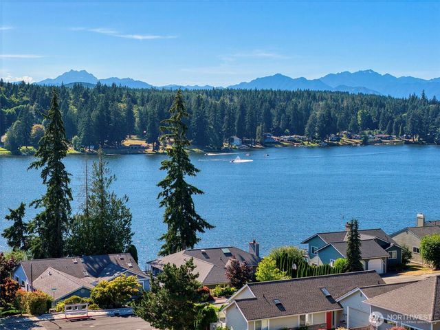 6044 Sandpiper Court, Bremerton, WA 98312