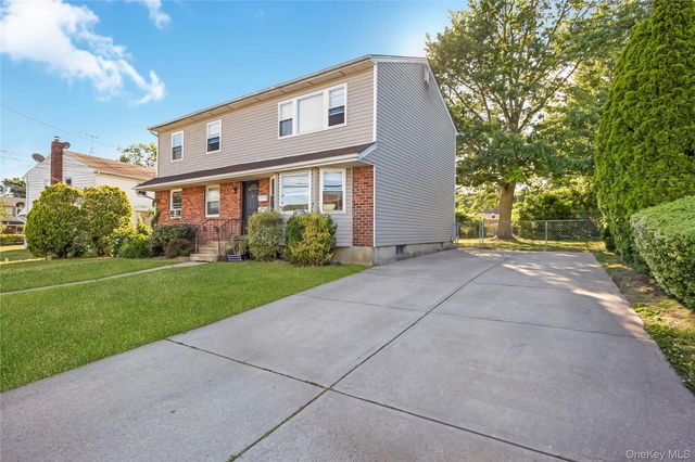 28 Baldwin Street, Farmingdale, NY 11735