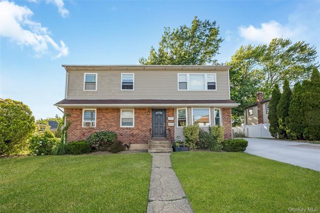28 Baldwin Street, Farmingdale, NY 11735