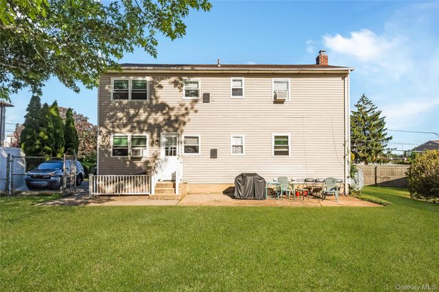 28 Baldwin Street, Farmingdale, NY 11735