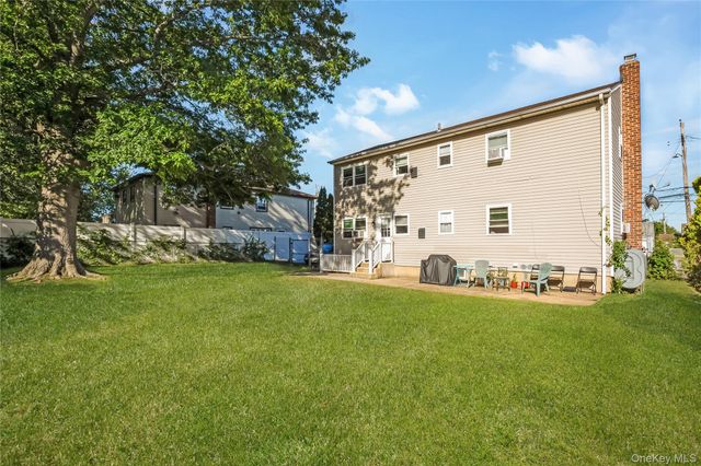 28 Baldwin Street, Farmingdale, NY 11735