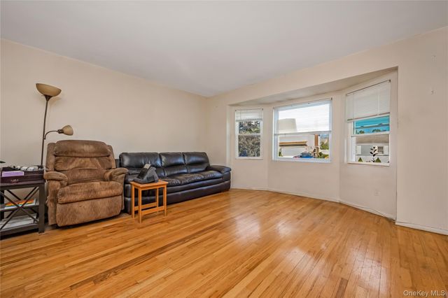 28 Baldwin Street, Farmingdale, NY 11735
