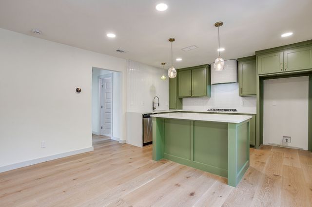 2704 W Biddison Street, Fort Worth, TX 76109
