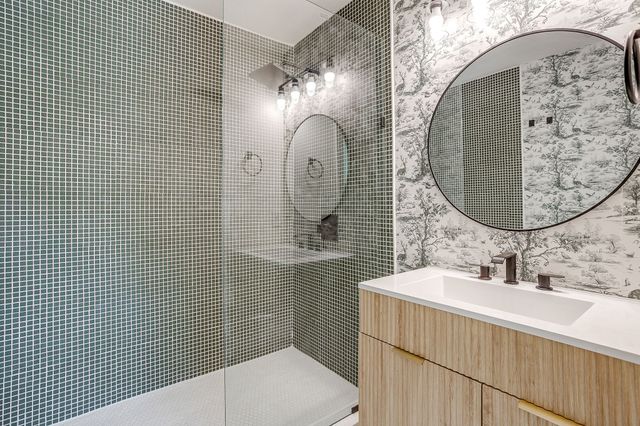 2704 W Biddison Street, Fort Worth, TX 76109