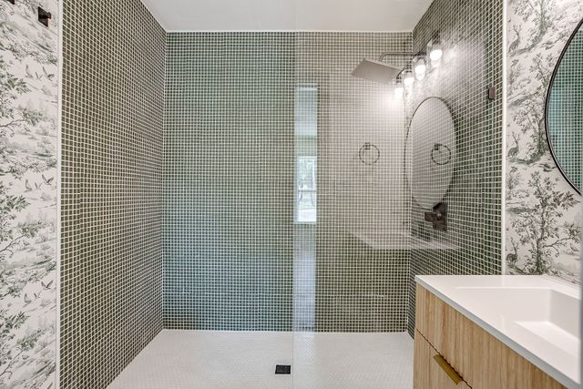 2704 W Biddison Street, Fort Worth, TX 76109