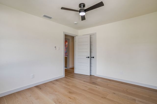 2704 W Biddison Street, Fort Worth, TX 76109