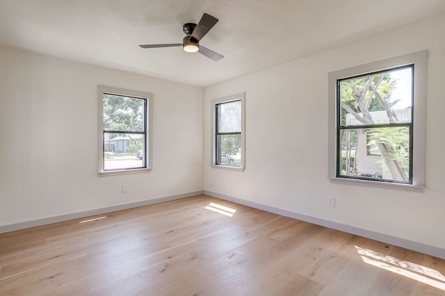 2704 W Biddison Street, Fort Worth, TX 76109