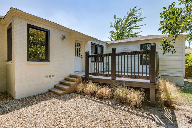 2704 W Biddison Street, Fort Worth, TX 76109