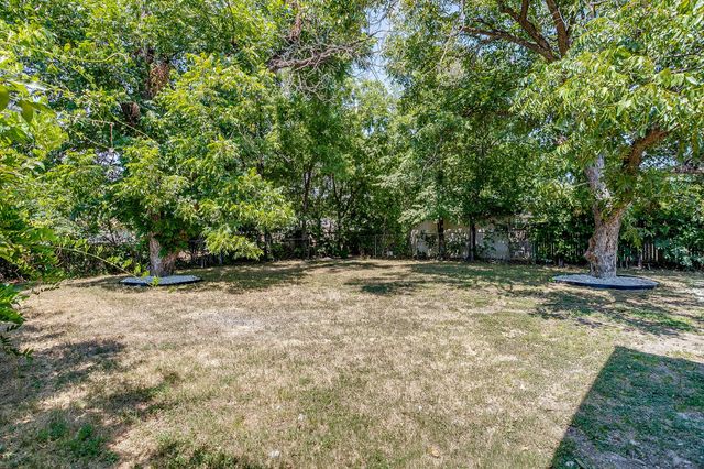 2704 W Biddison Street, Fort Worth, TX 76109
