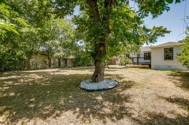 2704 W Biddison Street, Fort Worth, TX 76109