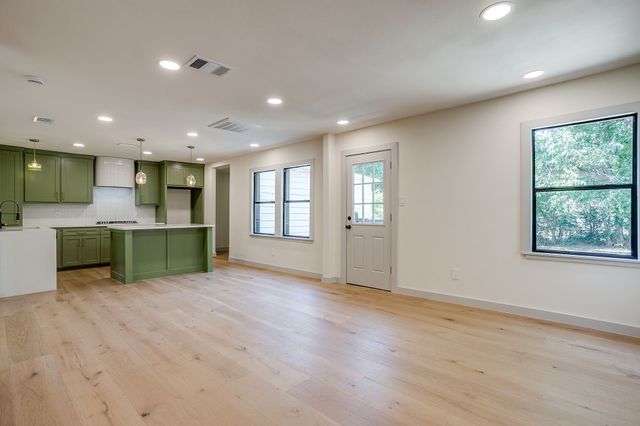 2704 W Biddison Street, Fort Worth, TX 76109