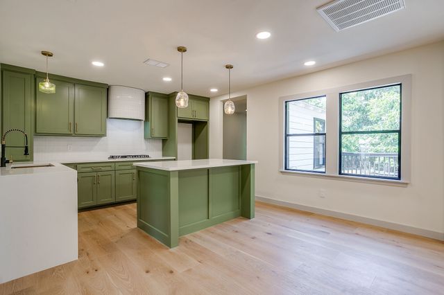 2704 W Biddison Street, Fort Worth, TX 76109