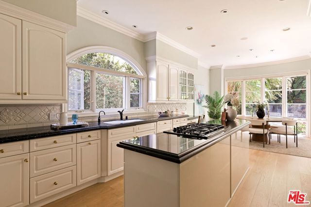 166 N Mccadden Place, Los Angeles, CA 90004
