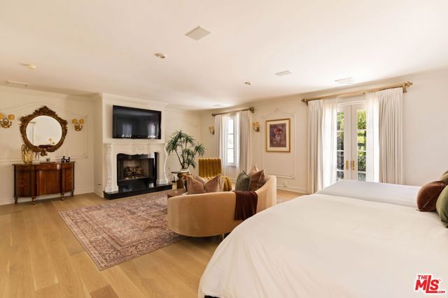 166 N Mccadden Place, Los Angeles, CA 90004