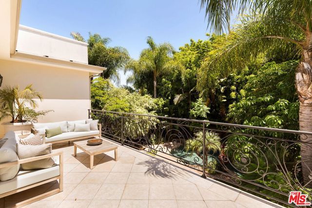 166 N Mccadden Place, Los Angeles, CA 90004