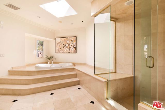 166 N Mccadden Place, Los Angeles, CA 90004