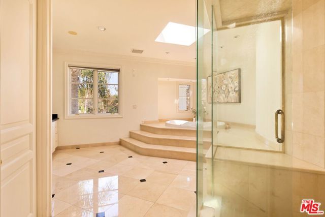 166 N Mccadden Place, Los Angeles, CA 90004