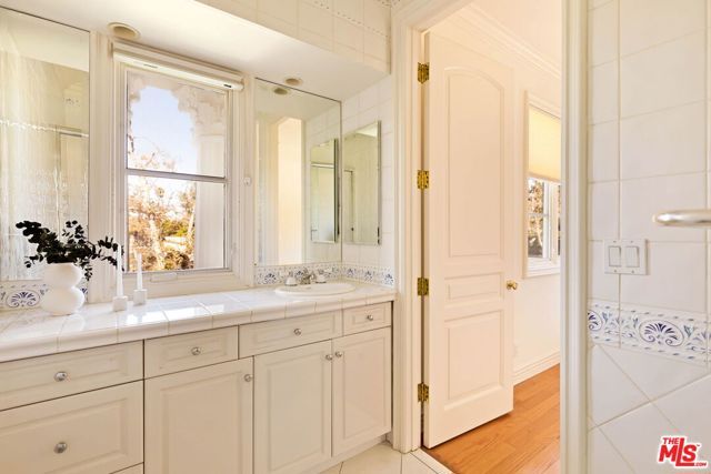 166 N Mccadden Place, Los Angeles, CA 90004