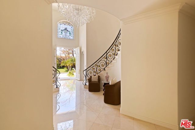 166 N Mccadden Place, Los Angeles, CA 90004
