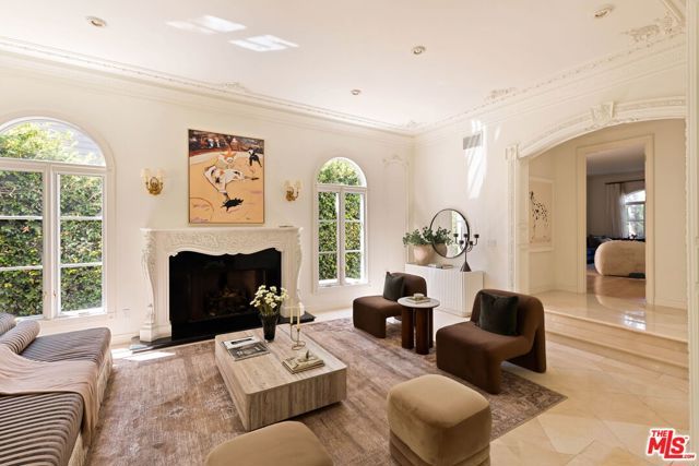 166 N Mccadden Place, Los Angeles, CA 90004
