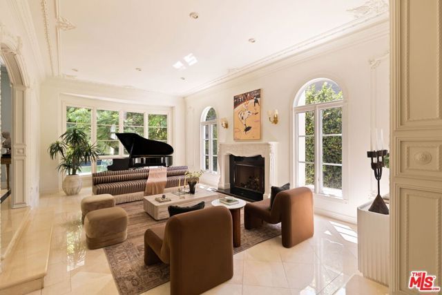 166 N Mccadden Place, Los Angeles, CA 90004