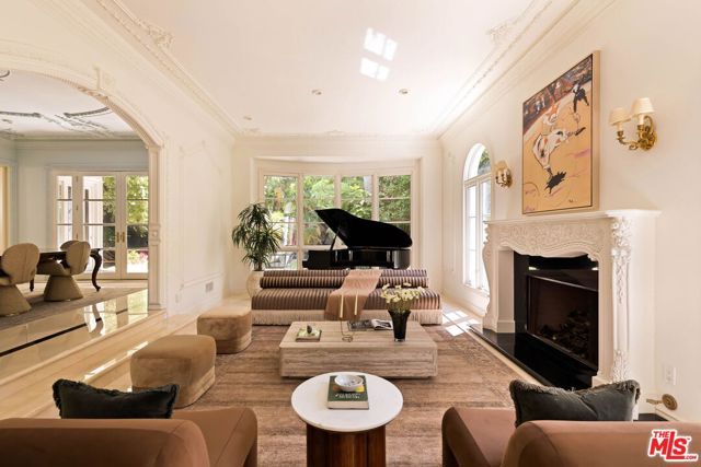 166 N Mccadden Place, Los Angeles, CA 90004
