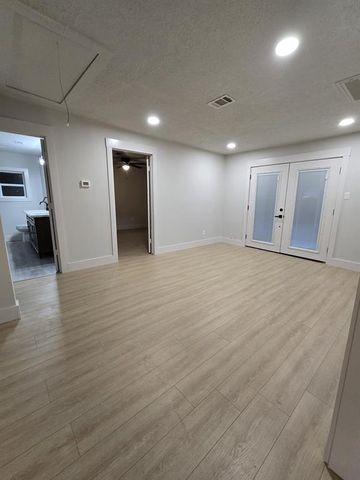 5326 Dewberry Street, Houston, TX 77021