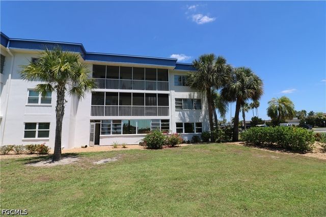 1828 Pine Valley DR 112, Fort Myers, FL 33907