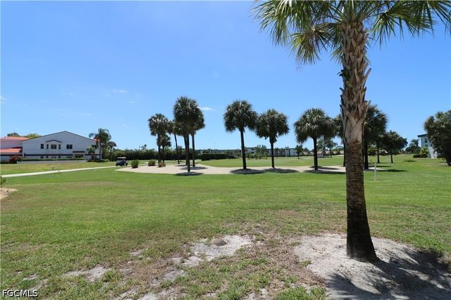 1828 Pine Valley DR 112, Fort Myers, FL 33907