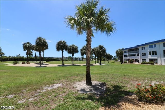 1828 Pine Valley DR 112, Fort Myers, FL 33907