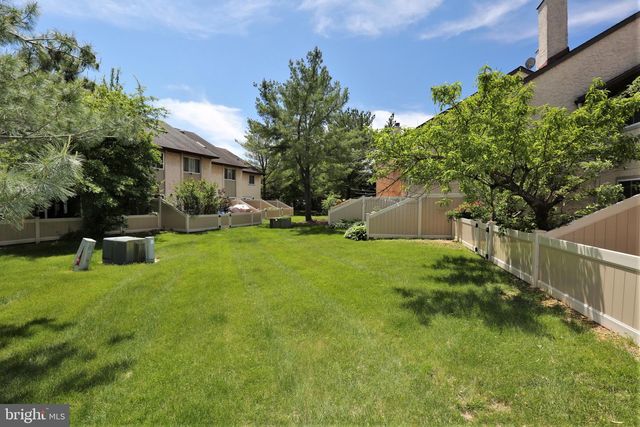 94 TENNYSON DR, Plainsboro, NJ 08536